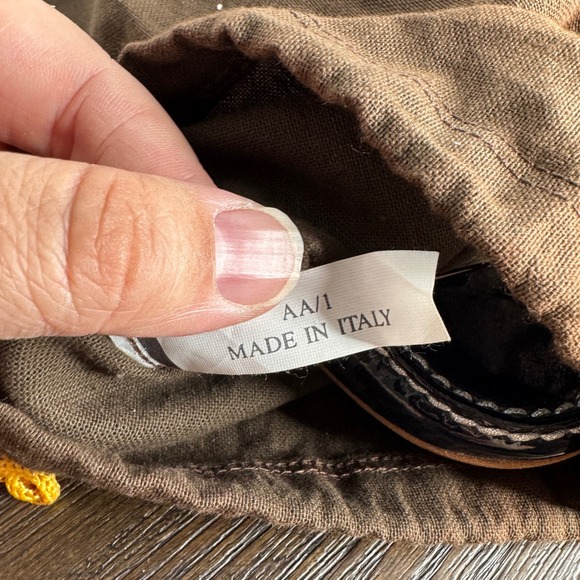 Tods Navy Patent Leather Buckle Heels Italian Made Size 36.5 - Picture 9 of 9